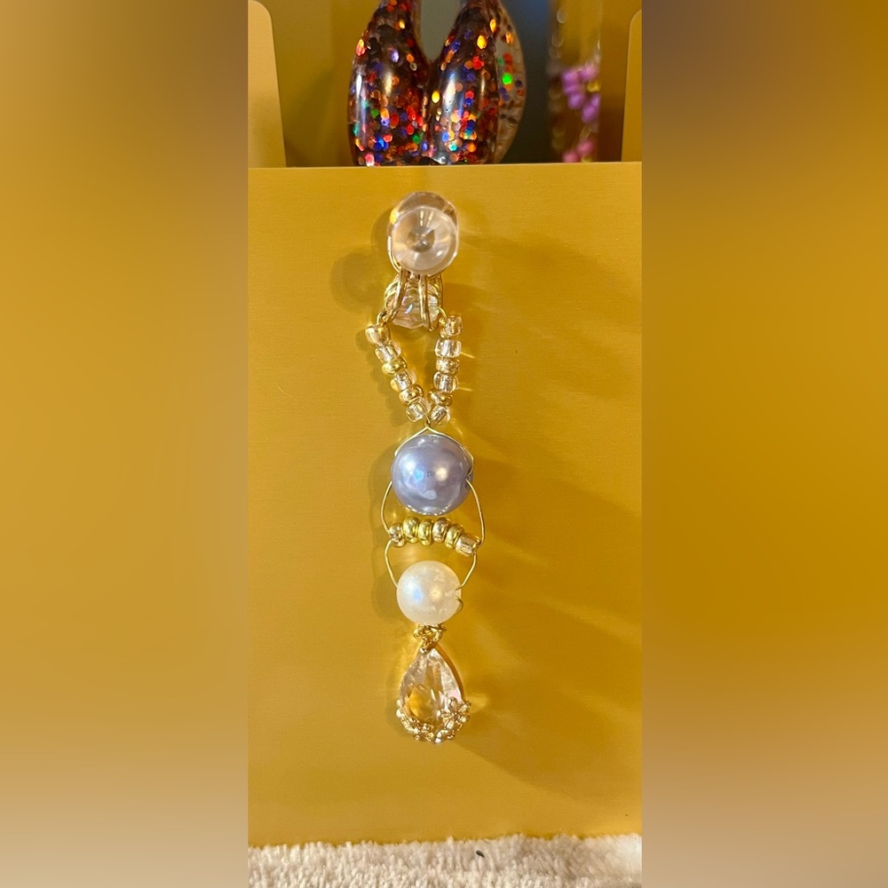 Elegant Gold and Pearl Cinderella Necklace